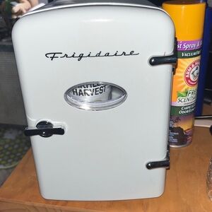 Frigidaire mini fridge